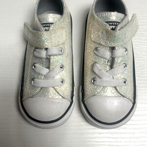 Toddler size 7 girls‎ Converse all star shoes